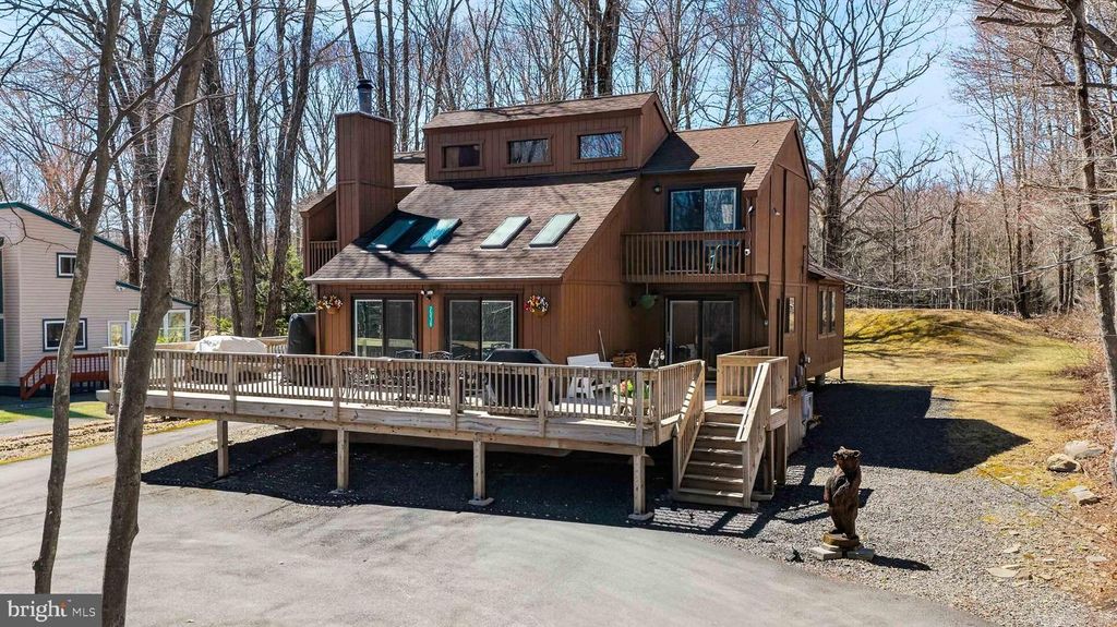 2038 BEAVER RUN RD, Pocono Lake, PA 18347