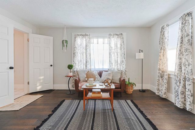 811 E Ewing Avenue, South Bend, IN 46613