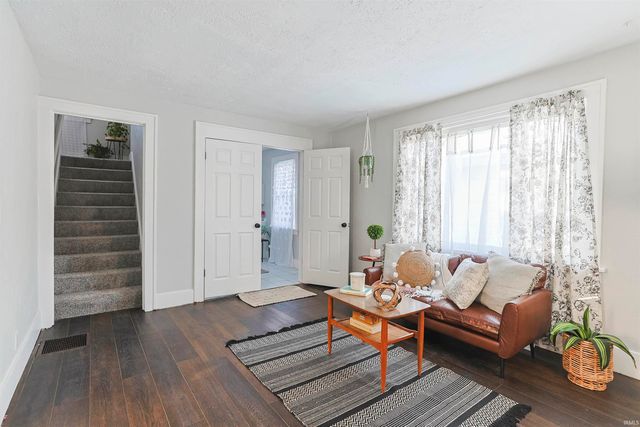 811 E Ewing Avenue, South Bend, IN 46613