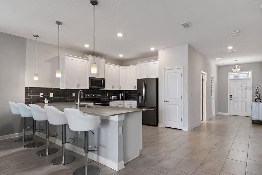 Image 2 of property listing at 1545 MAIDSTONE COURT, Davenport, FL 33896