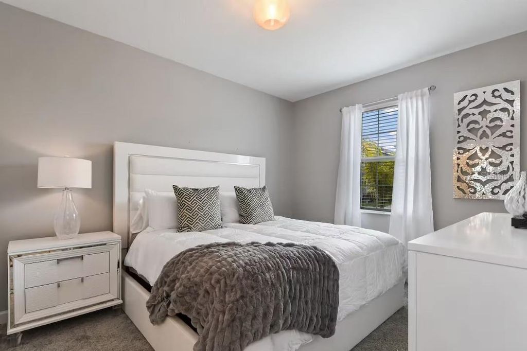 Image 12 of property listing at 1545 MAIDSTONE COURT, Davenport, FL 33896