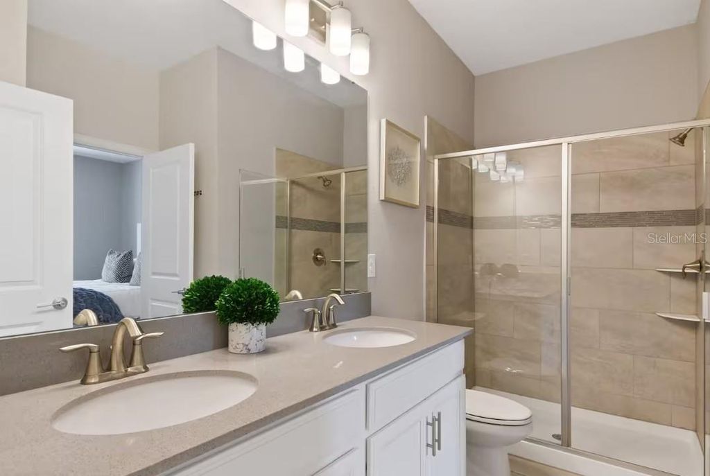 Image 14 of property listing at 1545 MAIDSTONE COURT, Davenport, FL 33896