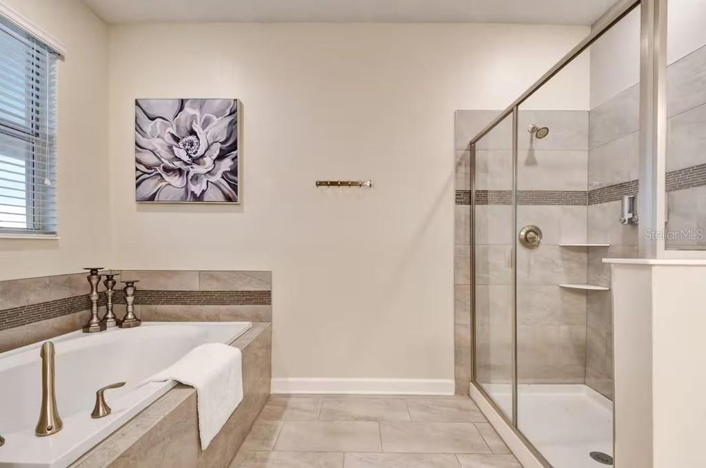 Image 17 of property listing at 1545 MAIDSTONE COURT, Davenport, FL 33896