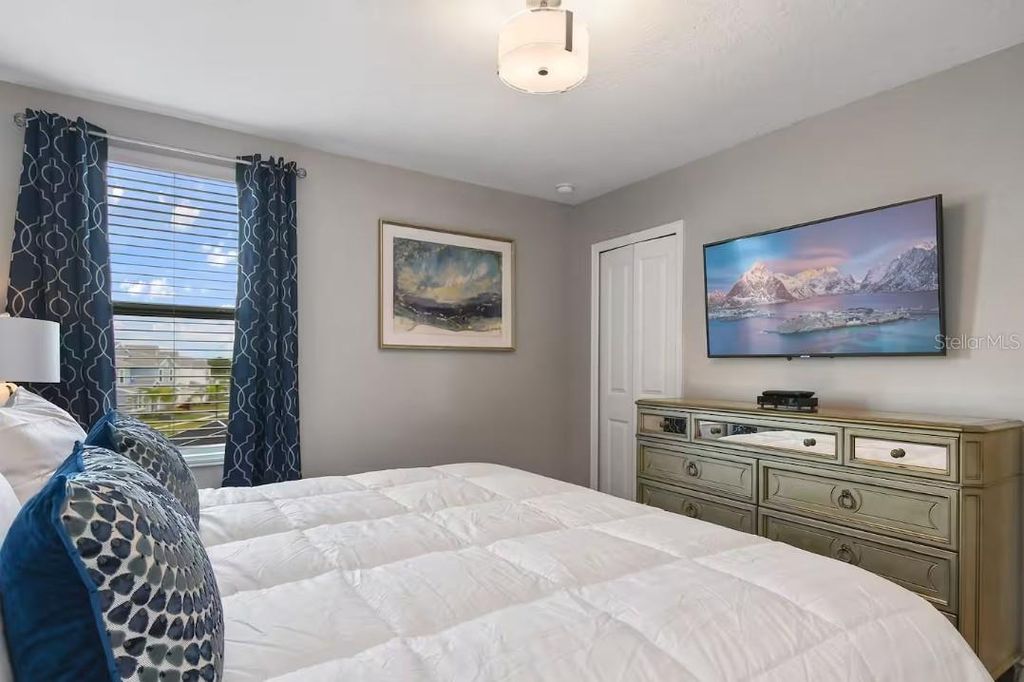 Image 20 of property listing at 1545 MAIDSTONE COURT, Davenport, FL 33896