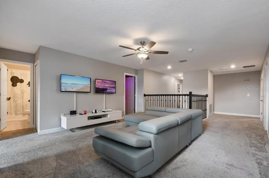 Image 24 of property listing at 1545 MAIDSTONE COURT, Davenport, FL 33896