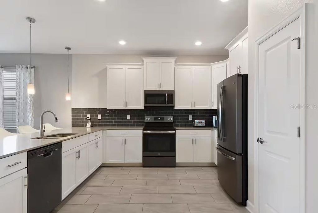 Image 4 of property listing at 1545 MAIDSTONE COURT, Davenport, FL 33896