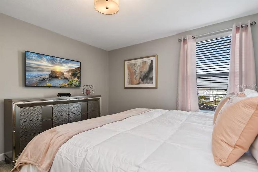 Image 32 of property listing at 1545 MAIDSTONE COURT, Davenport, FL 33896