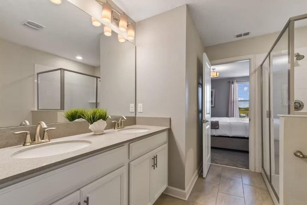 Image 34 of property listing at 1545 MAIDSTONE COURT, Davenport, FL 33896