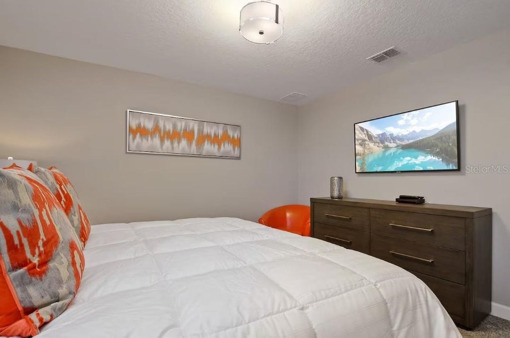 Image 36 of property listing at 1545 MAIDSTONE COURT, Davenport, FL 33896