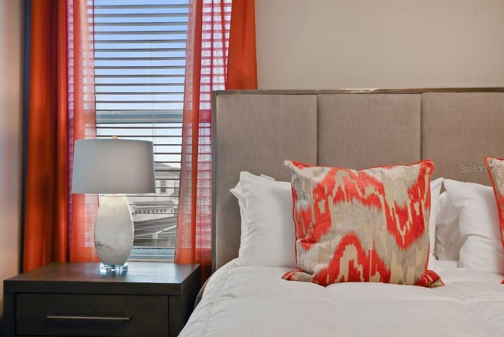 Image 37 of property listing at 1545 MAIDSTONE COURT, Davenport, FL 33896