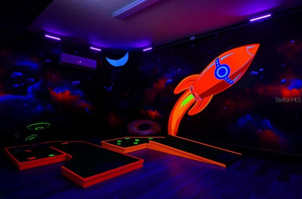 Image 46 of property listing at 1545 MAIDSTONE COURT, Davenport, FL 33896