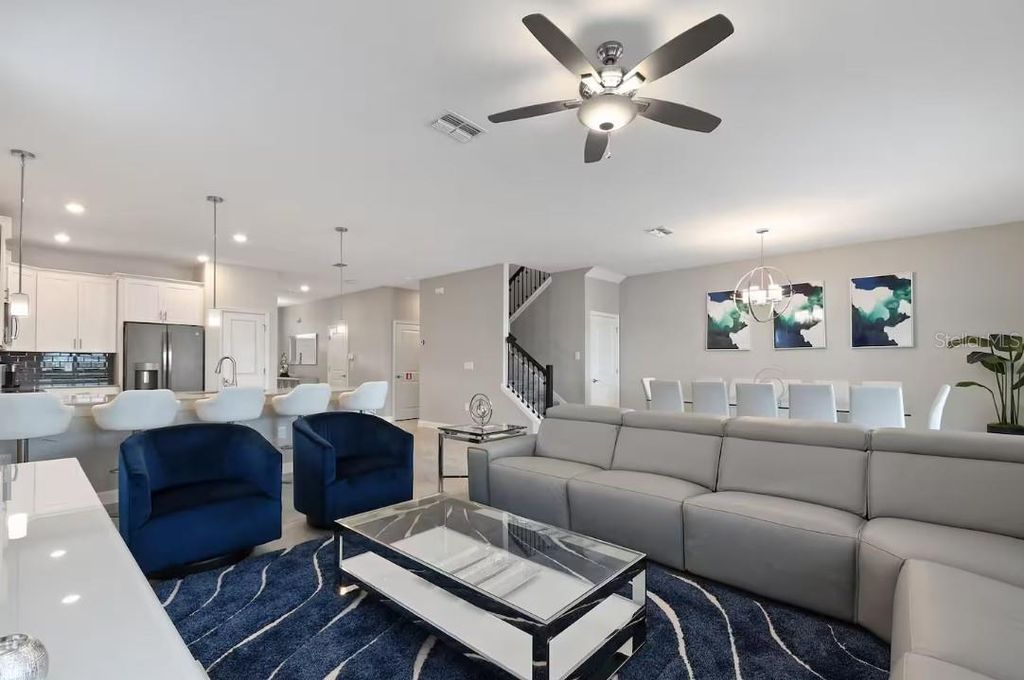 Image 6 of property listing at 1545 MAIDSTONE COURT, Davenport, FL 33896