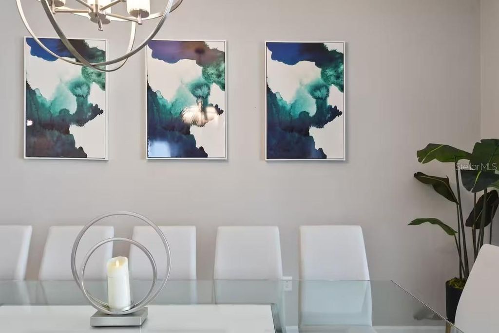 Image 9 of property listing at 1545 MAIDSTONE COURT, Davenport, FL 33896