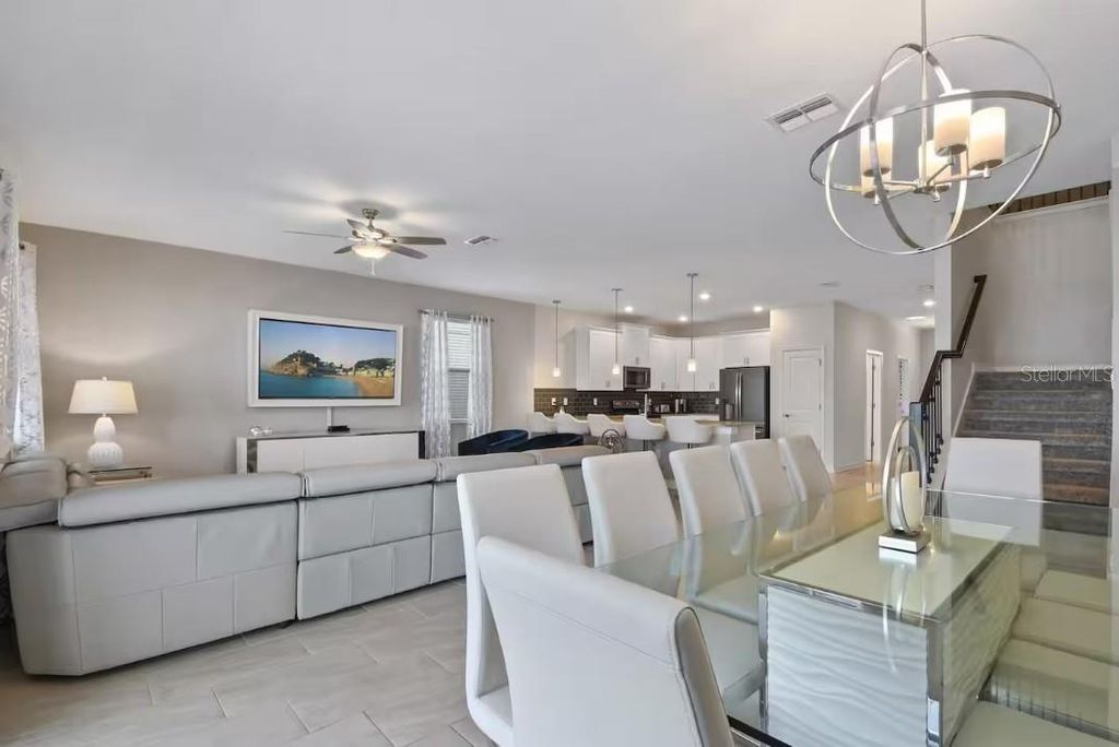 Image 10 of property listing at 1545 MAIDSTONE COURT, Davenport, FL 33896