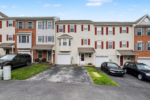 208 COUNTRY RIDGE DR, Red Lion, PA 17356
