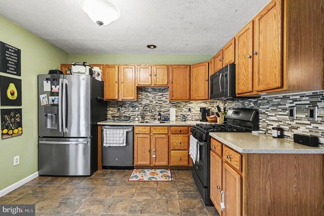 208 COUNTRY RIDGE DR, Red Lion, PA 17356