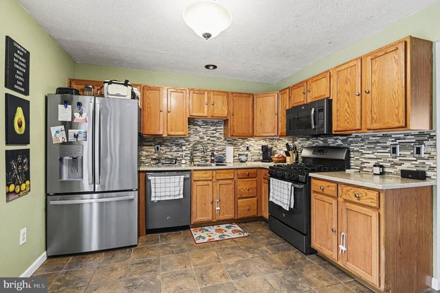 208 COUNTRY RIDGE DR, Red Lion, PA 17356