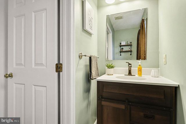 208 COUNTRY RIDGE DR, Red Lion, PA 17356
