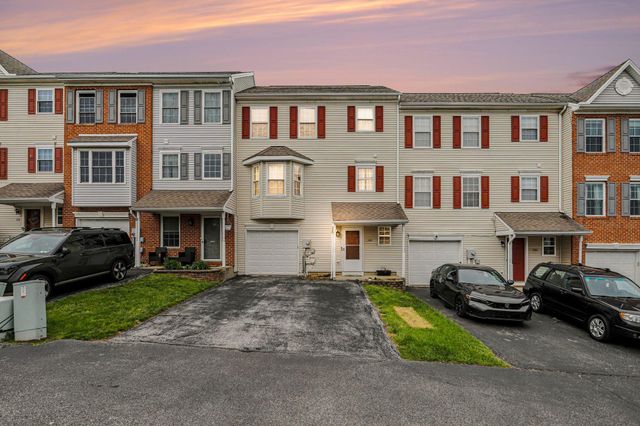 208 COUNTRY RIDGE DR, Red Lion, PA 17356