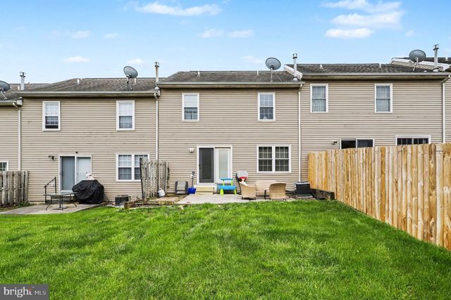208 COUNTRY RIDGE DR, Red Lion, PA 17356