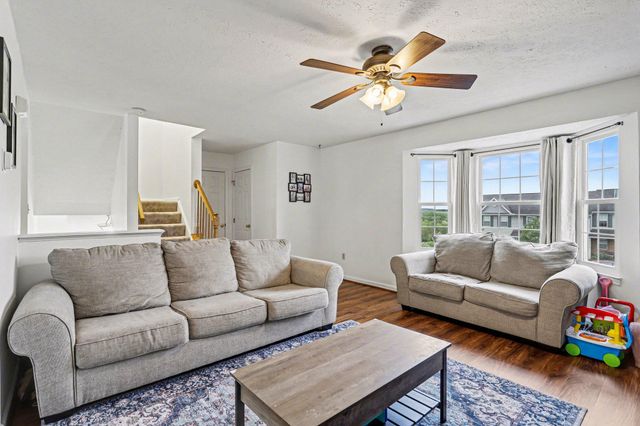 208 COUNTRY RIDGE DR, Red Lion, PA 17356