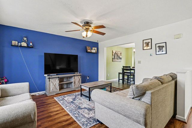 208 COUNTRY RIDGE DR, Red Lion, PA 17356