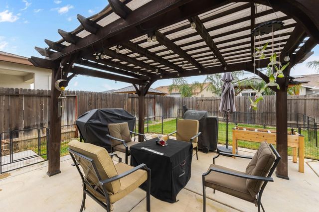 1552 Egyptian Way, Olivehurst, CA 95961