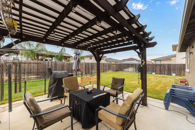 1552 Egyptian Way, Olivehurst, CA 95961