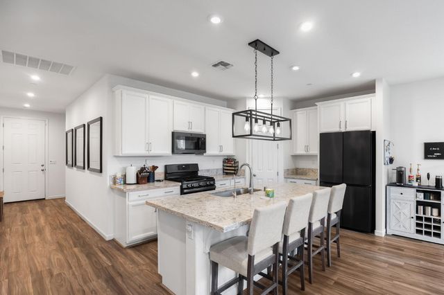 1552 Egyptian Way, Olivehurst, CA 95961