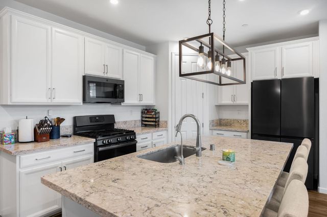 1552 Egyptian Way, Olivehurst, CA 95961