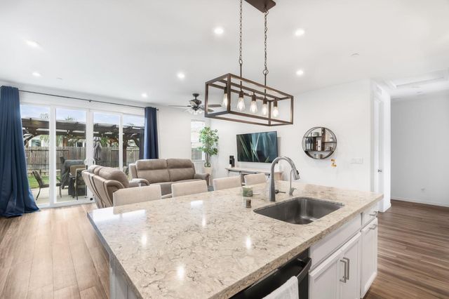 1552 Egyptian Way, Olivehurst, CA 95961