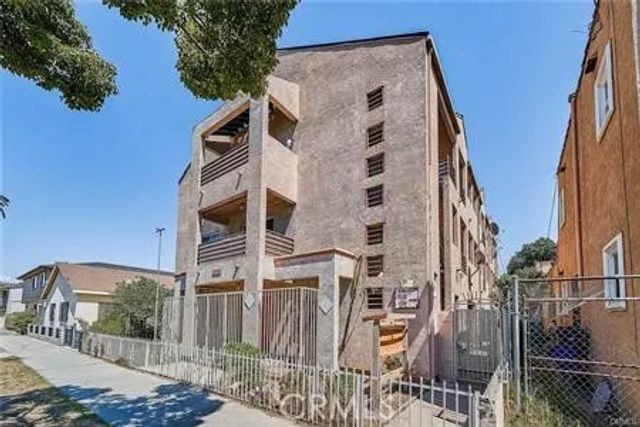 1512 N Stanton, Long Beach, CA 90804