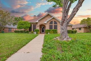 1417 Thistlewood Drive, Desoto, TX 75115