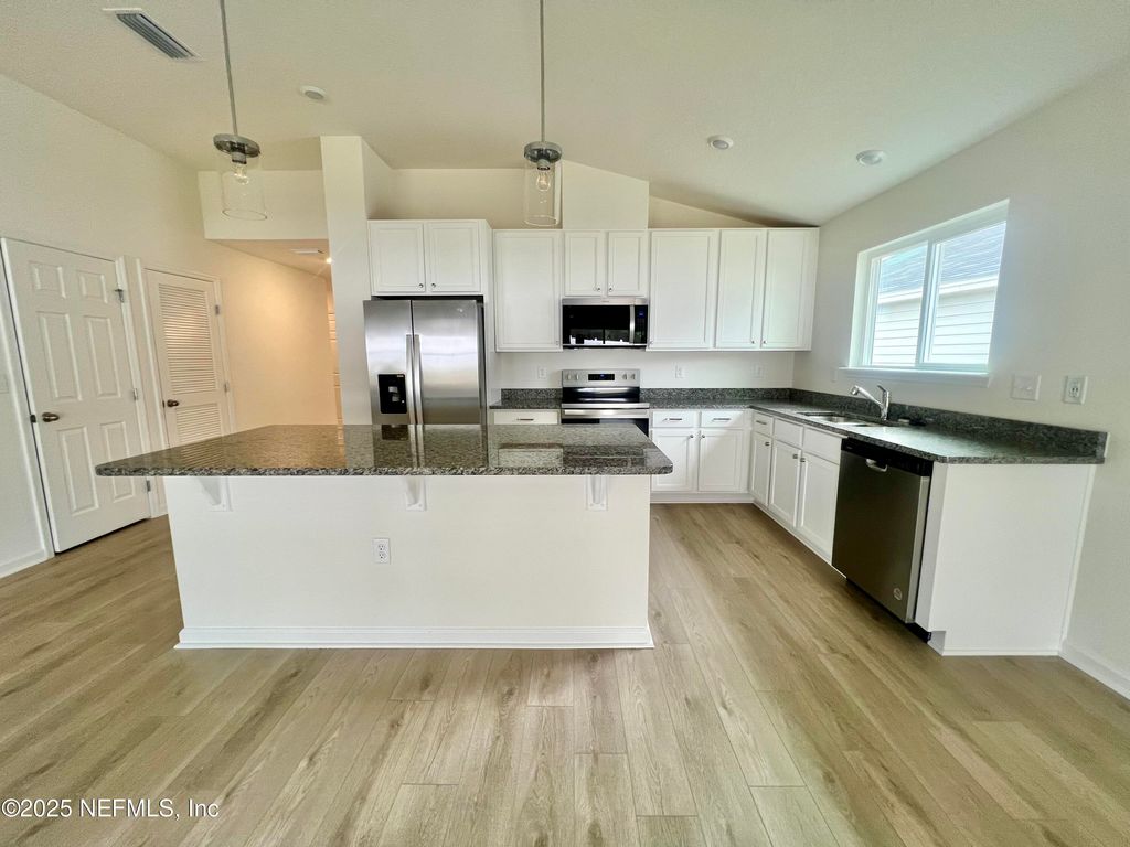 Image 2 of property listing at 954 PANTHER LAKE Parkway, Jacksonville, FL 32221