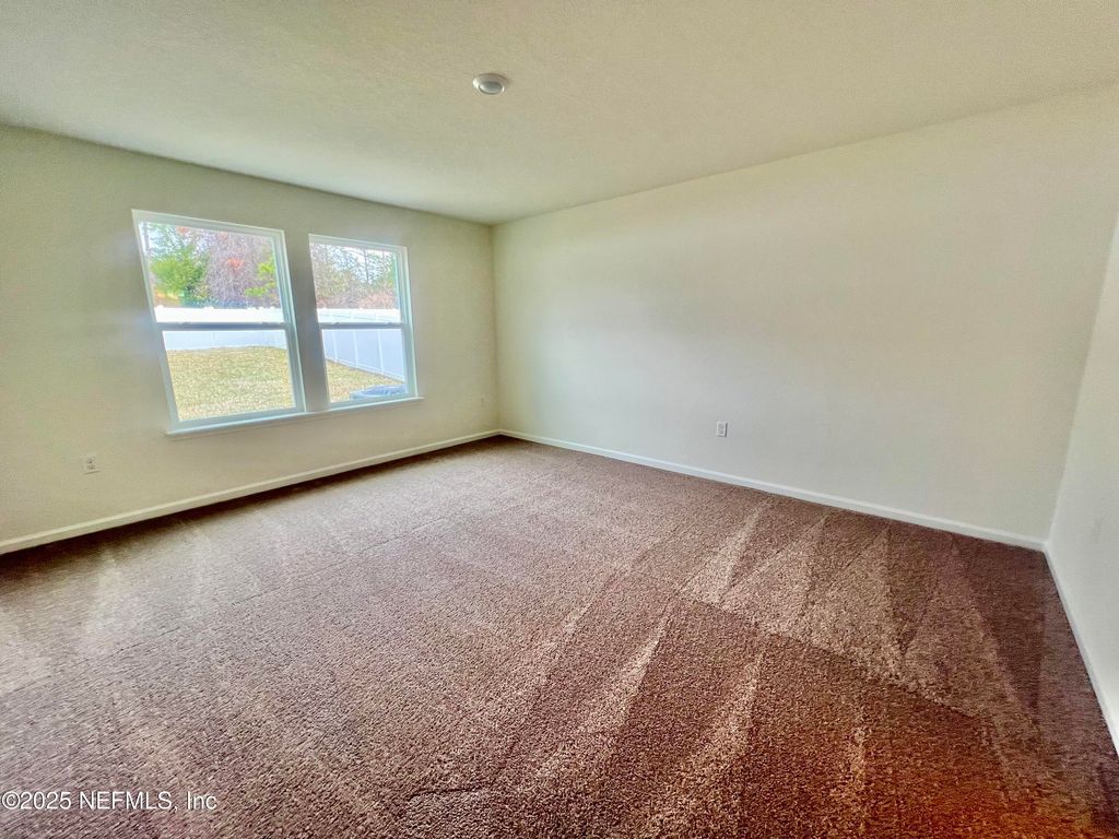 Image 8 of property listing at 954 PANTHER LAKE Parkway, Jacksonville, FL 32221