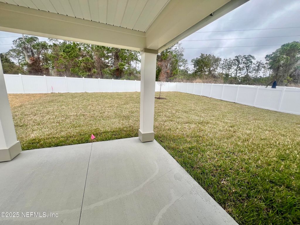 Image 9 of property listing at 954 PANTHER LAKE Parkway, Jacksonville, FL 32221