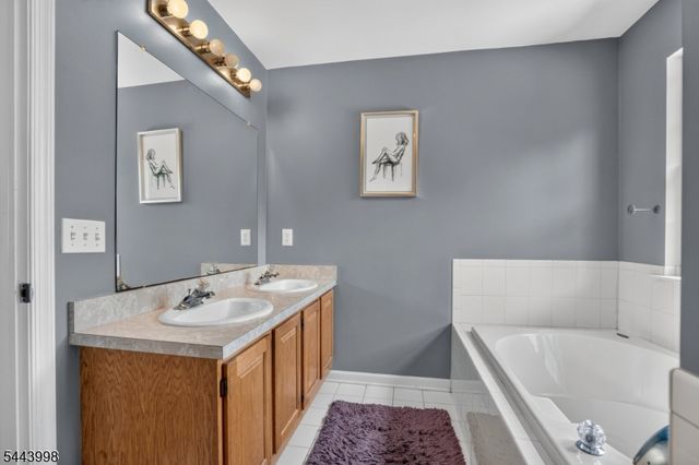 33 Summit Rd, Green Twp., NJ 07821