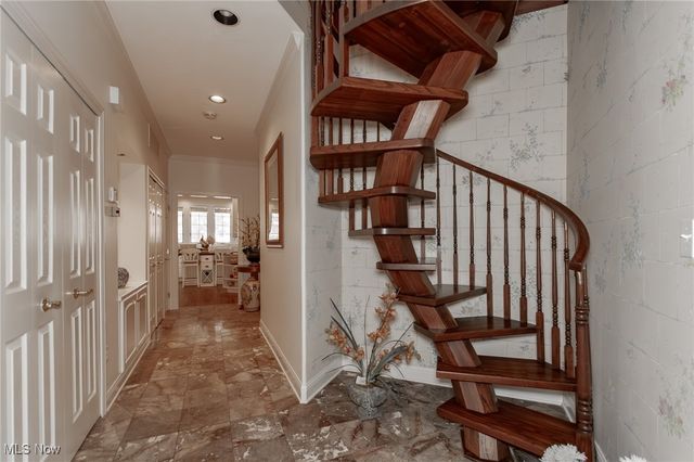 26 Haskell Drive, Bratenahl, OH 44108