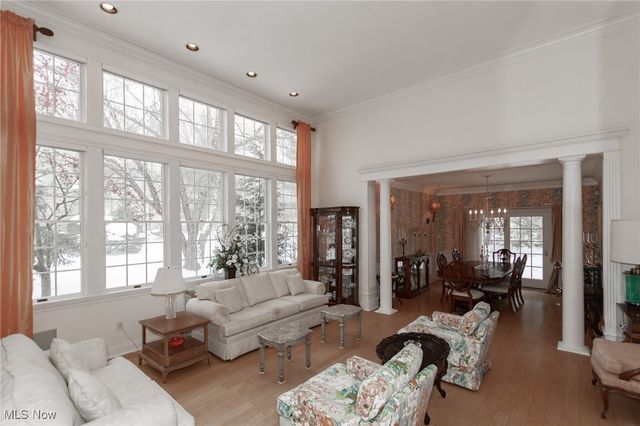 26 Haskell Drive, Bratenahl, OH 44108