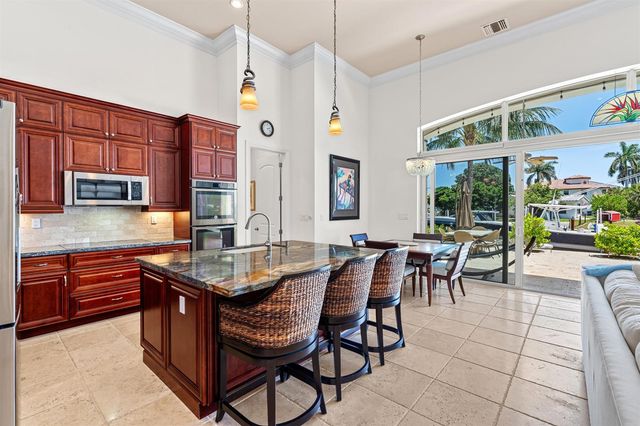2760 NE 51st Street, Lighthouse Point, FL 33064