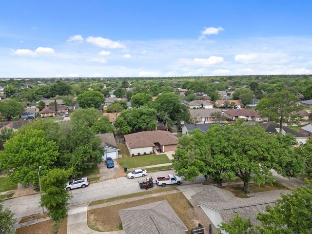 7235 Sonnet Glen Lane, Houston, TX 77095