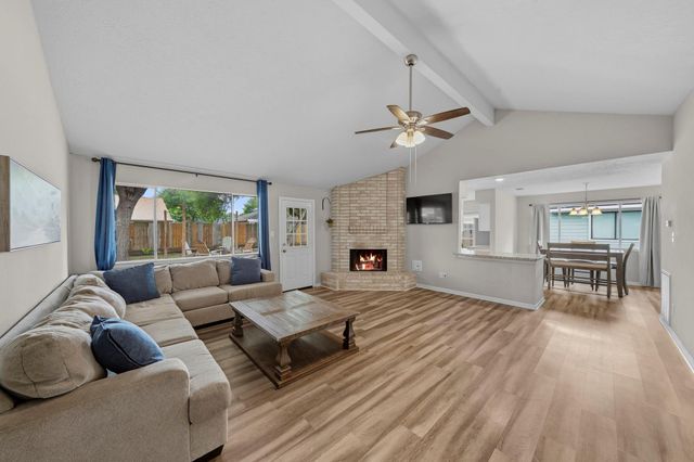 7235 Sonnet Glen Lane, Houston, TX 77095