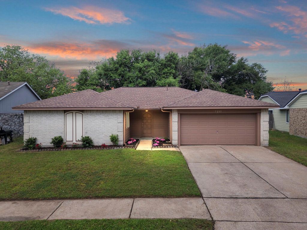 7235 Sonnet Glen Lane, Houston, TX 77095