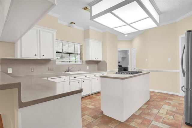 611 N Hickory Street, Tomball, TX 77375