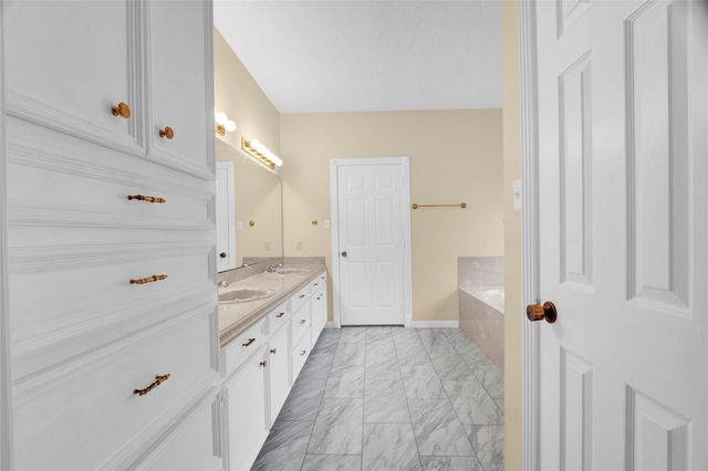611 N Hickory Street, Tomball, TX 77375