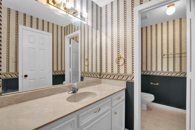 611 N Hickory Street, Tomball, TX 77375