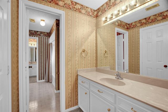 611 N Hickory Street, Tomball, TX 77375