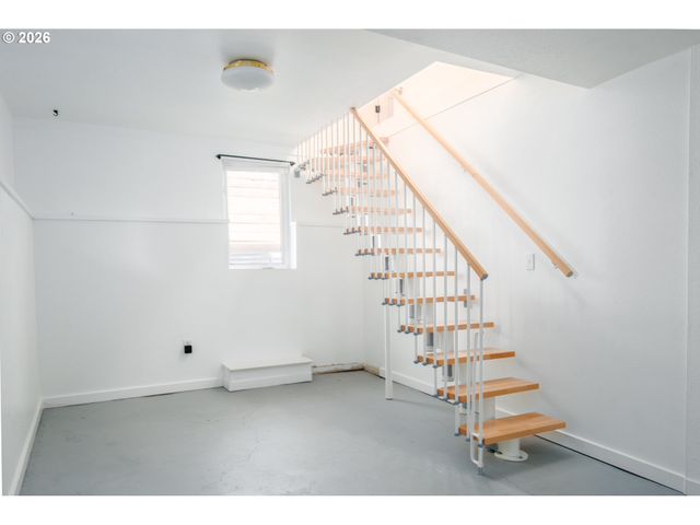 6204 Ne WILLOW St, Portland, OR 97213