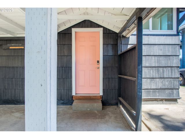 6204 Ne WILLOW St, Portland, OR 97213