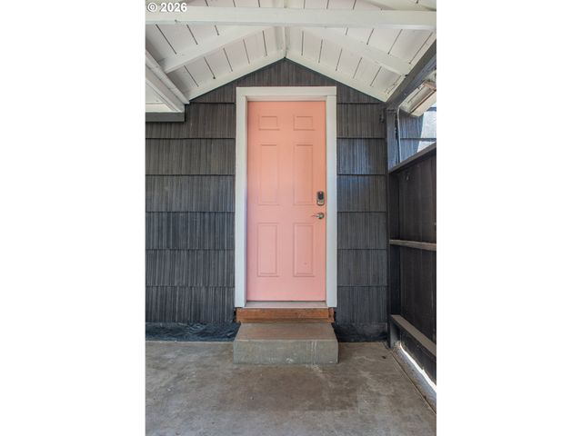 6204 Ne WILLOW St, Portland, OR 97213